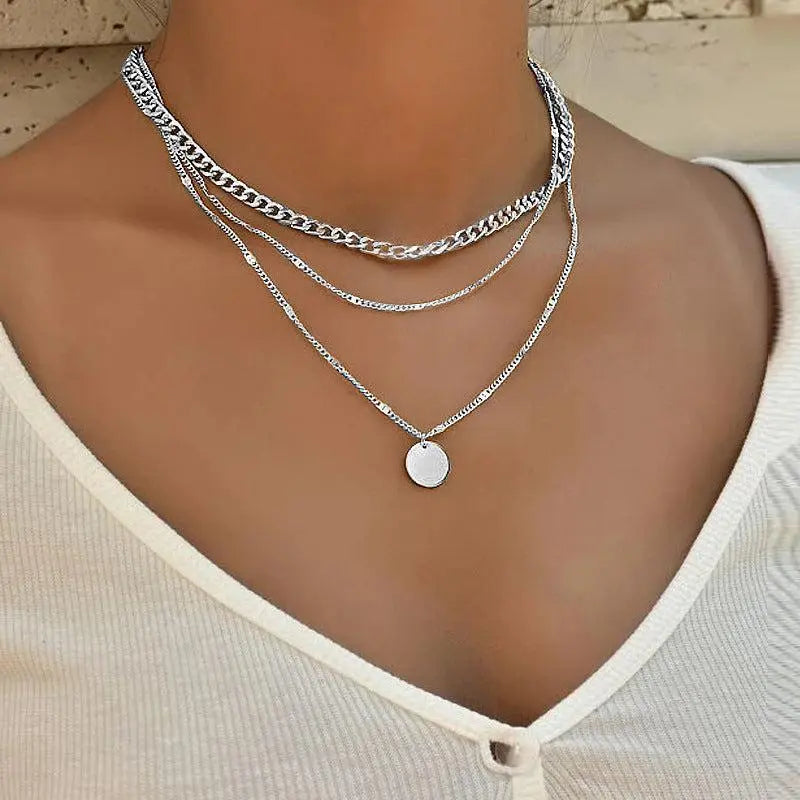 Collar Elegante de Oro y Plata