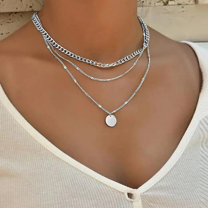 Collar Elegante de Oro y Plata