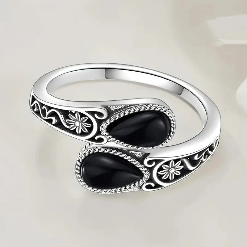 Anillo Elegante con Piedra de Luna Flor