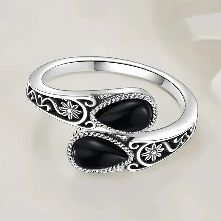 Anillo Elegante con Piedra de Luna Flor