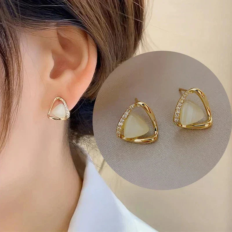 Pendientes triangulares avanzados con ópalos y cristales