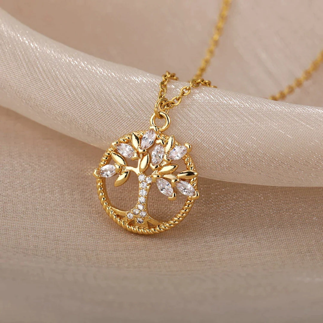 Collar con un colgante de árbol de la vida en oro con cristales
