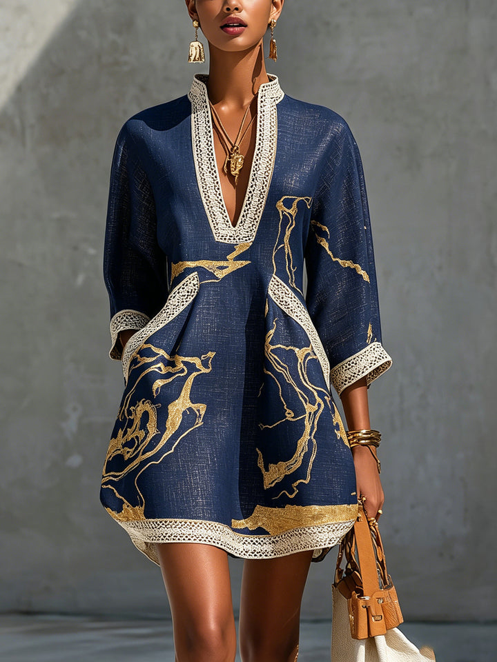 Cosette | Mini Vestido en Encaje Azul Marino con Patrón Dorado y Escote en V