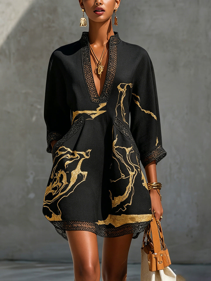 Léonie | Mini Vestido de Encaje Negro Tejido con Patrón Dorado y Escote en V