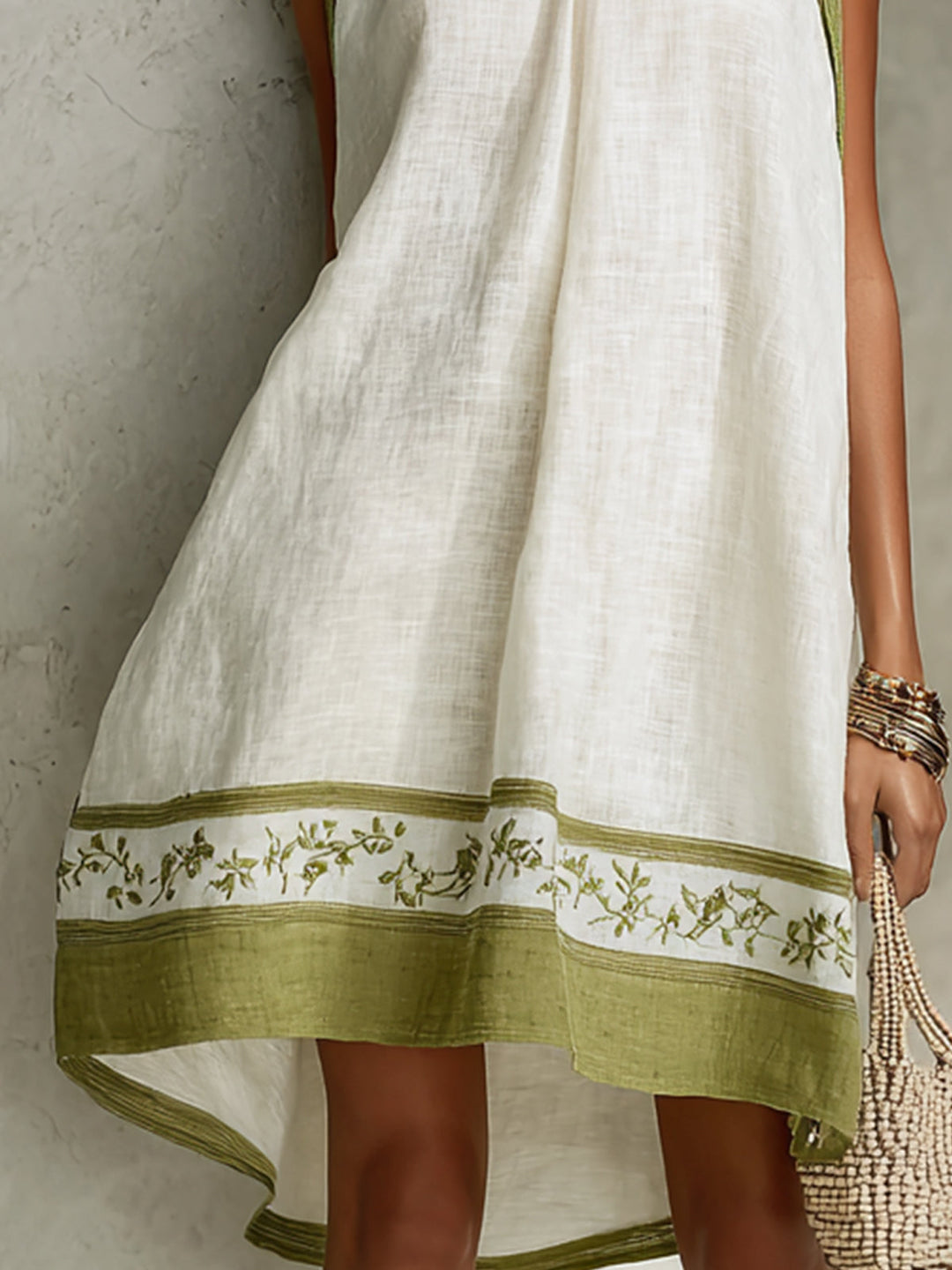 Agathe | Vestido Mini A-línea Sin Mangas Blanco y Verde Oliva con Flores
