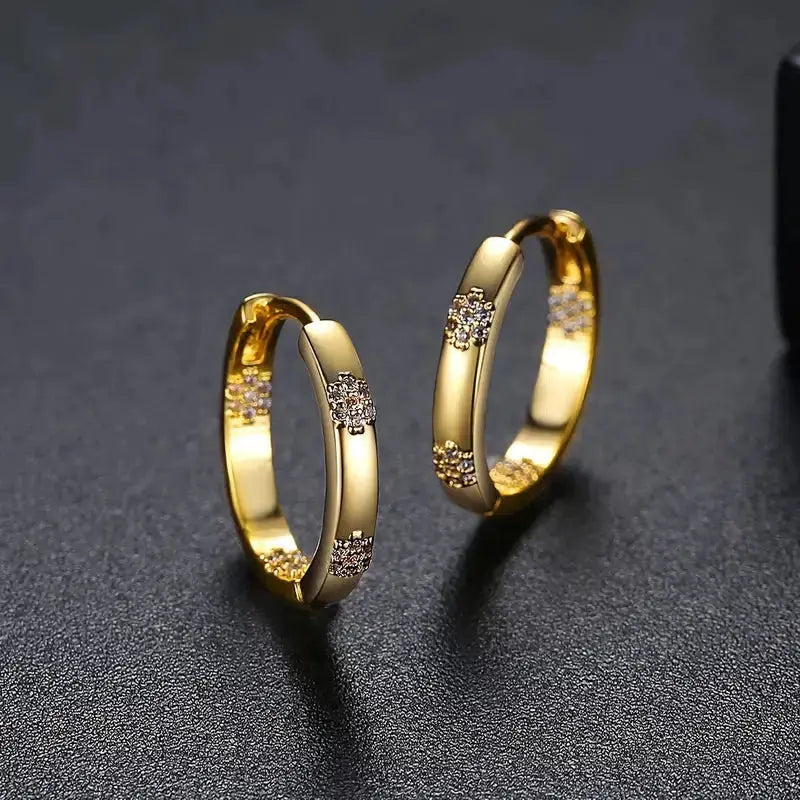 Aros dorados vintage con flores