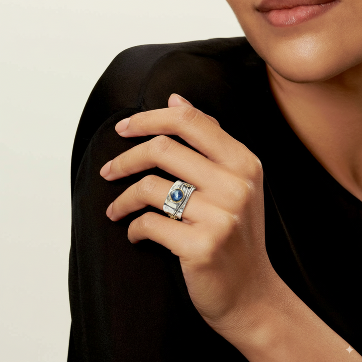 Anillo de plata vintage con cristal azul