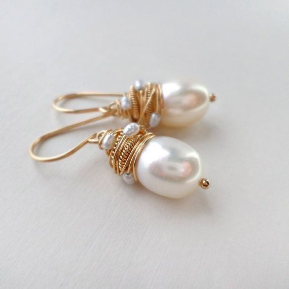 Pendientes Vintage con Perlas y Hilos Dorados