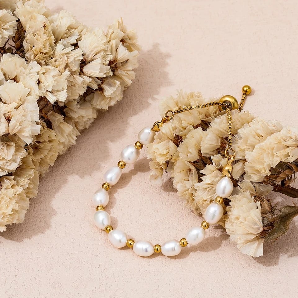 Pulsera Elegante de Perlas y Oro
