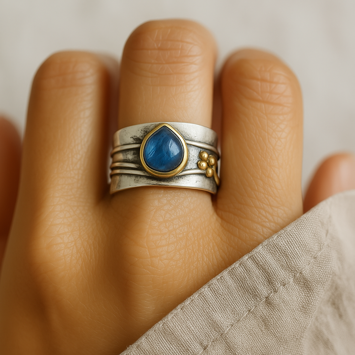 Anillo Vintage Zafiro Azul en Plata Dorada