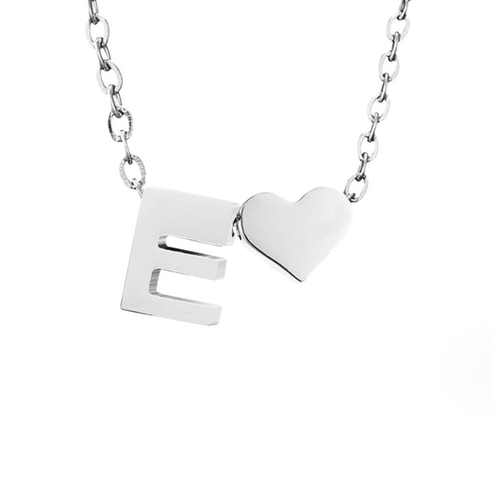 Collar Inicial Intemporal con Colgante de Corazón