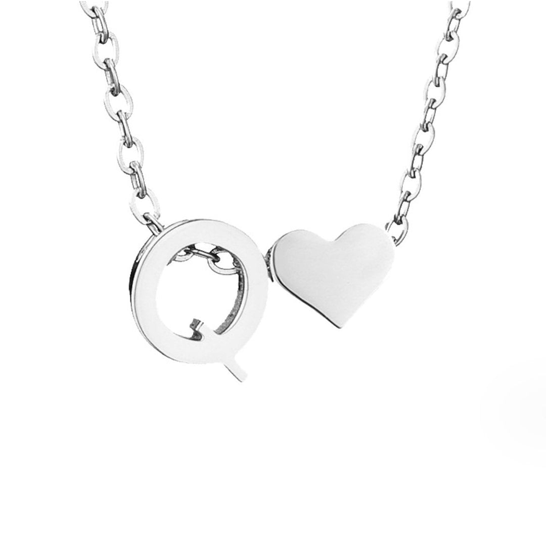 Collar Inicial Intemporal con Colgante de Corazón