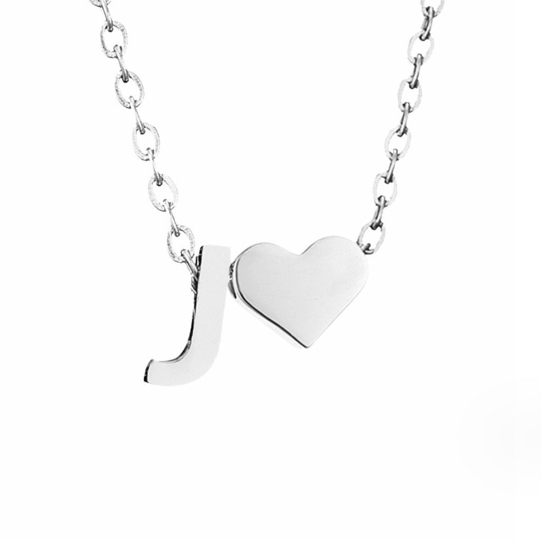 Collar Inicial Intemporal con Colgante de Corazón