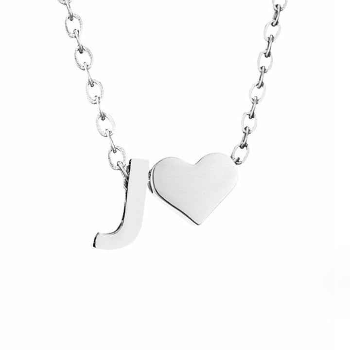 Collar Inicial Intemporal con Colgante de Corazón