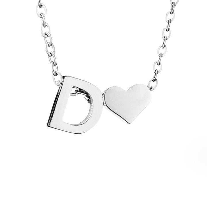 Collar Inicial Intemporal con Colgante de Corazón