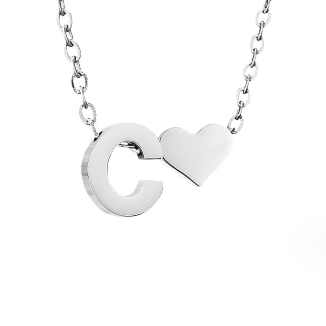 Collar Inicial Intemporal con Colgante de Corazón