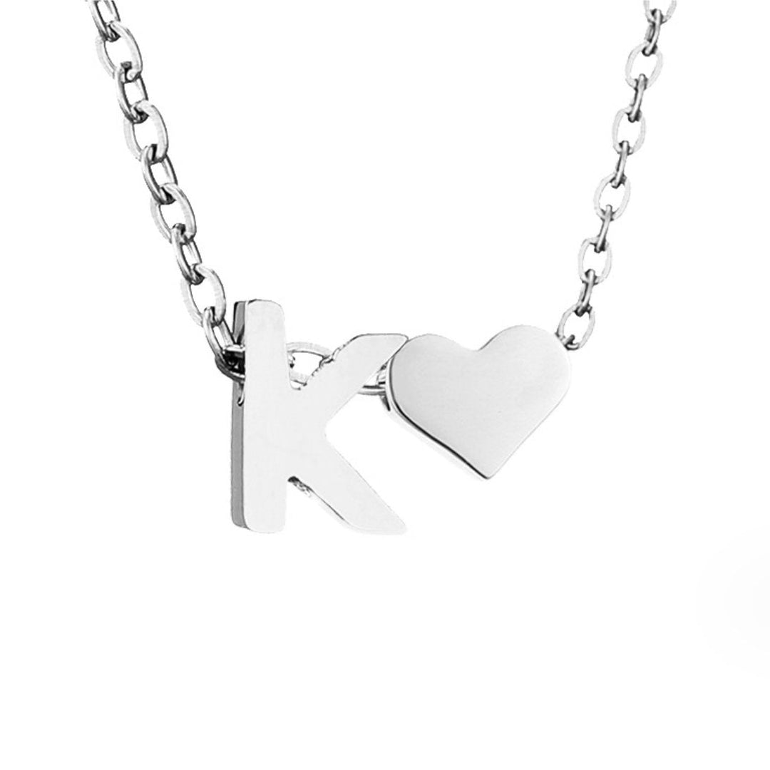 Collar Inicial Intemporal con Colgante de Corazón
