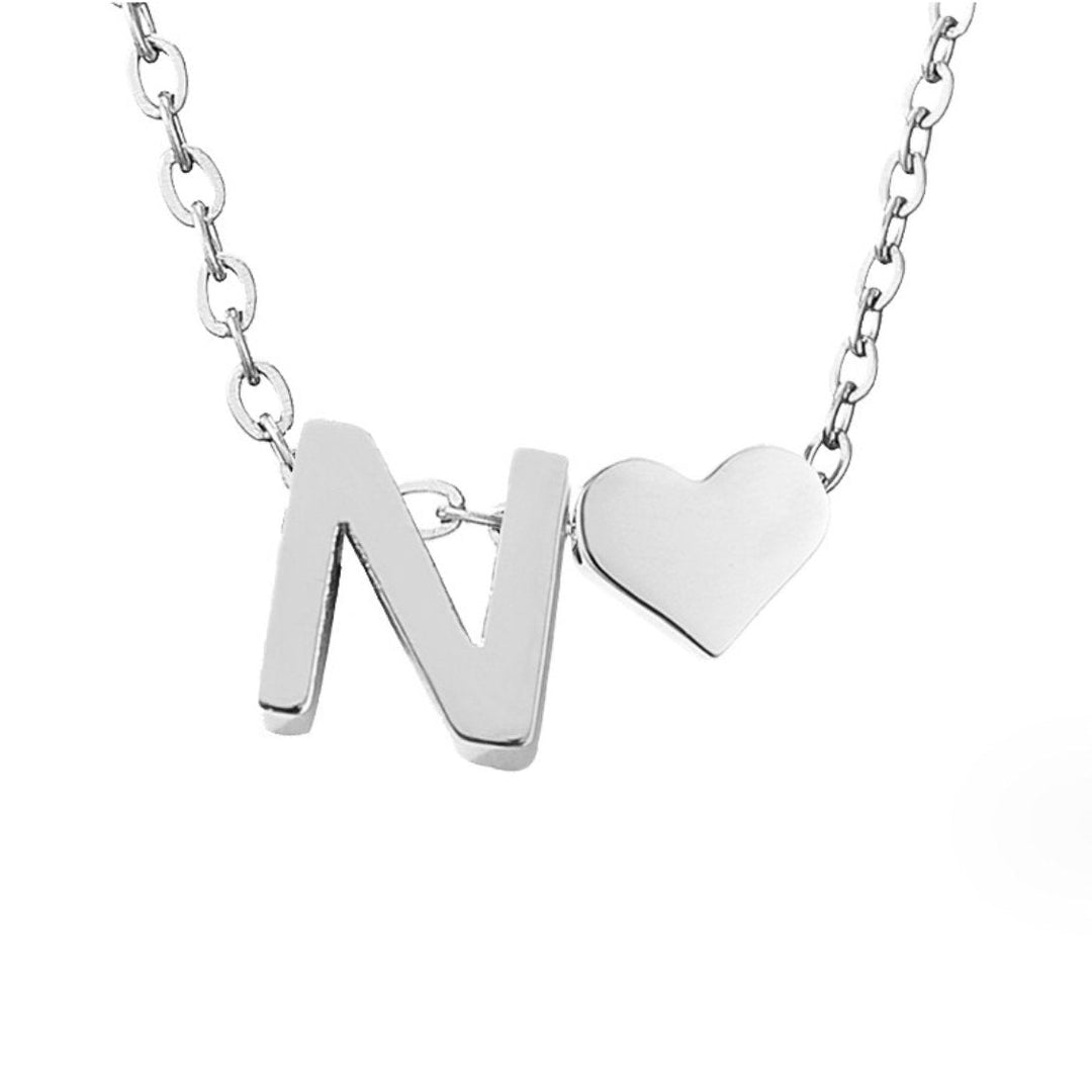 Collar Inicial Intemporal con Colgante de Corazón