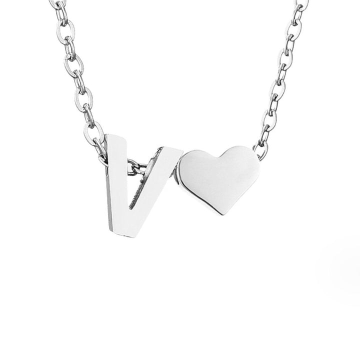 Collar Inicial Intemporal con Colgante de Corazón