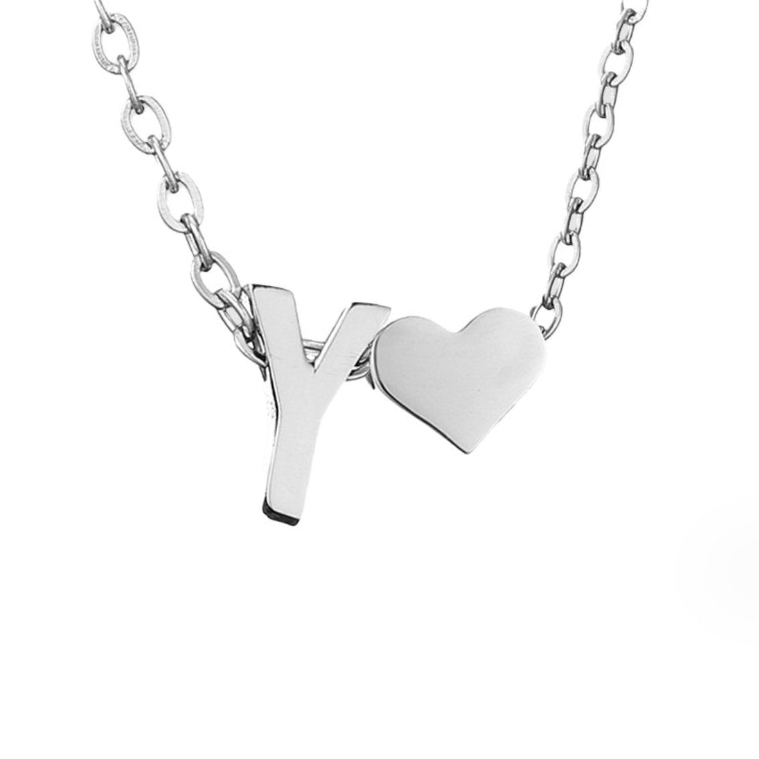 Collar Inicial Intemporal con Colgante de Corazón