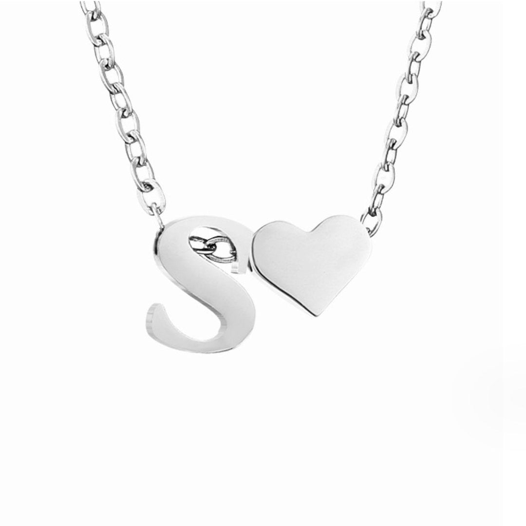 Collar Inicial Intemporal con Colgante de Corazón