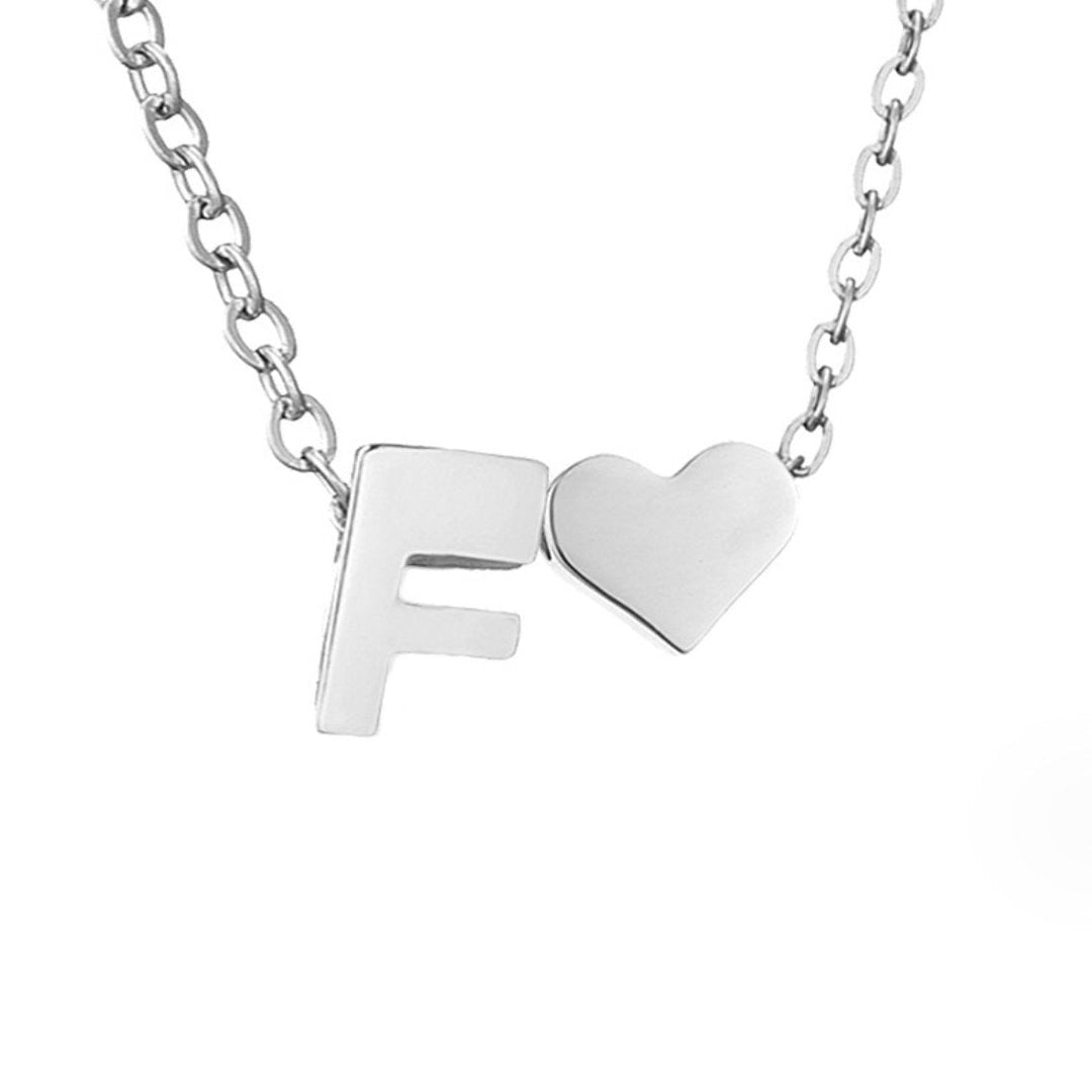 Collar Inicial Intemporal con Colgante de Corazón
