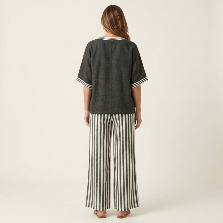 Juliana | Top Varsity de Cuello en V y Conjunto de Pantalón Ancho a Rayas