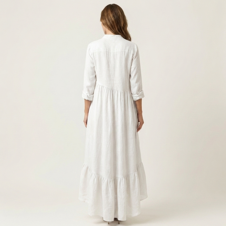 Jilana | Vestido maxi con cuello alto y cierre de botones con volantes en la parte inferior