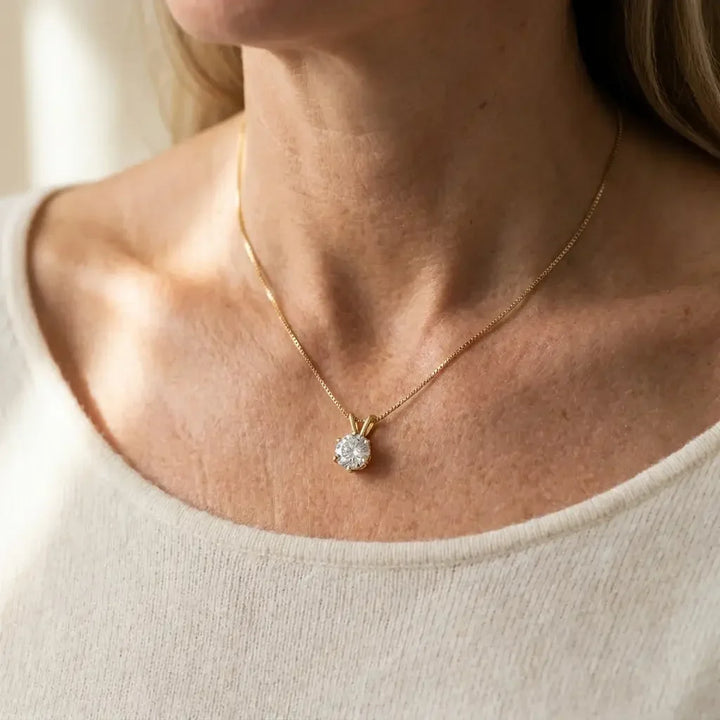 Collier Solitaire Elegante con Moissanita