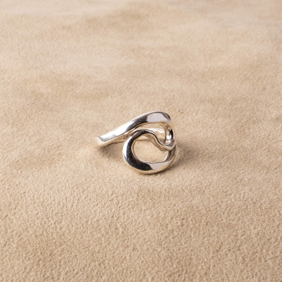 Anillo Statement Welle Swirl en Plata de Ley 925 asimétrico hecho a mano