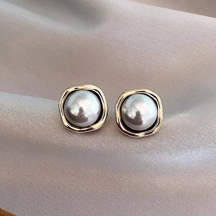 Pendientes sofisticados con perlas negras