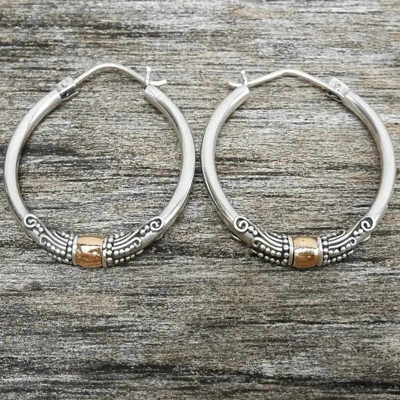 Pendientes de aro vintage de plata con diseño esculpido