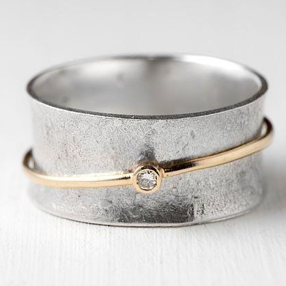 Anillo Dorado Elegante™ – Plata & Brillo