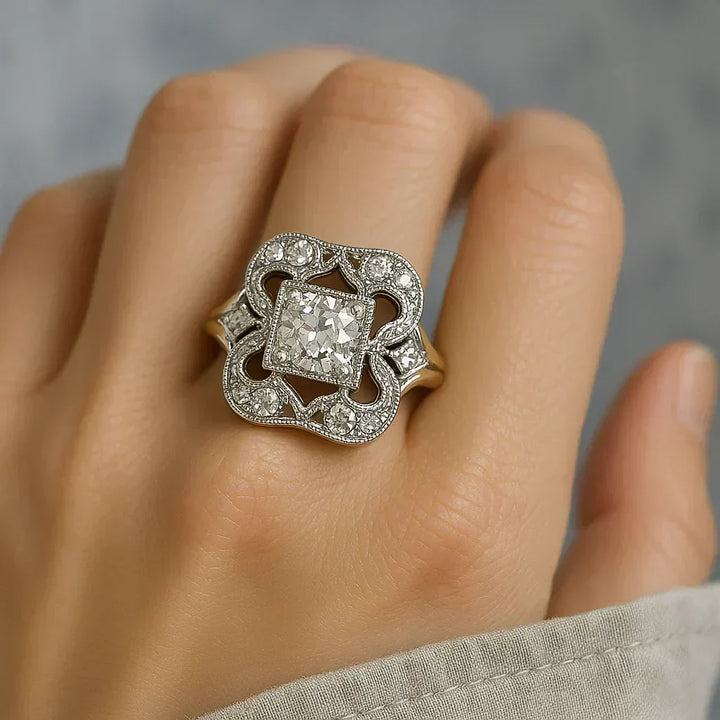 Anillo de Oro Clásico con Zirconia Vintage