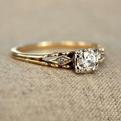 Anillo Vintage en Oro con Zirconia