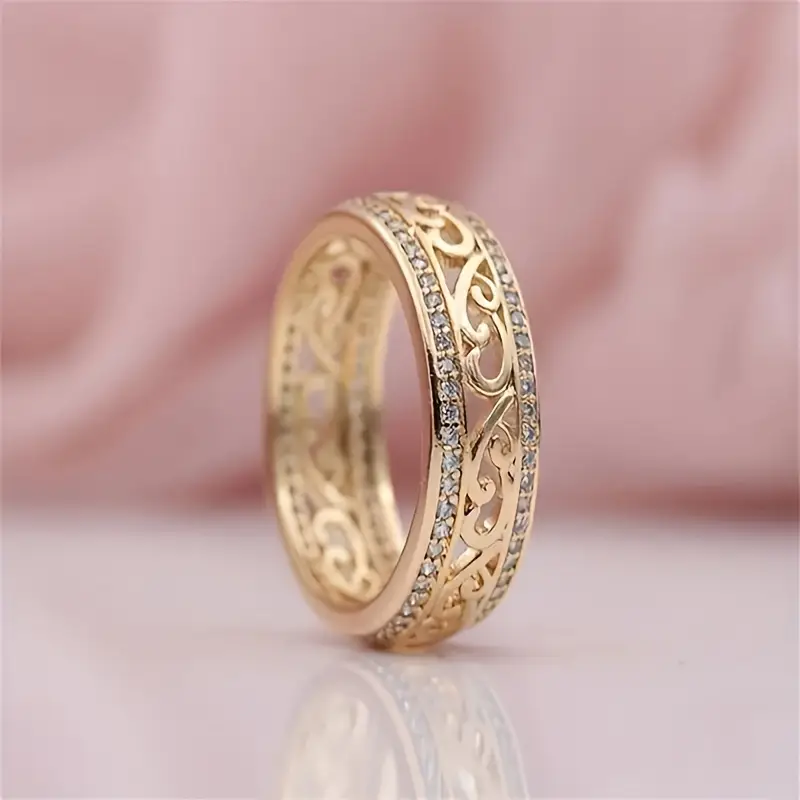 Anillo de Filigrana Dorado con Cristales