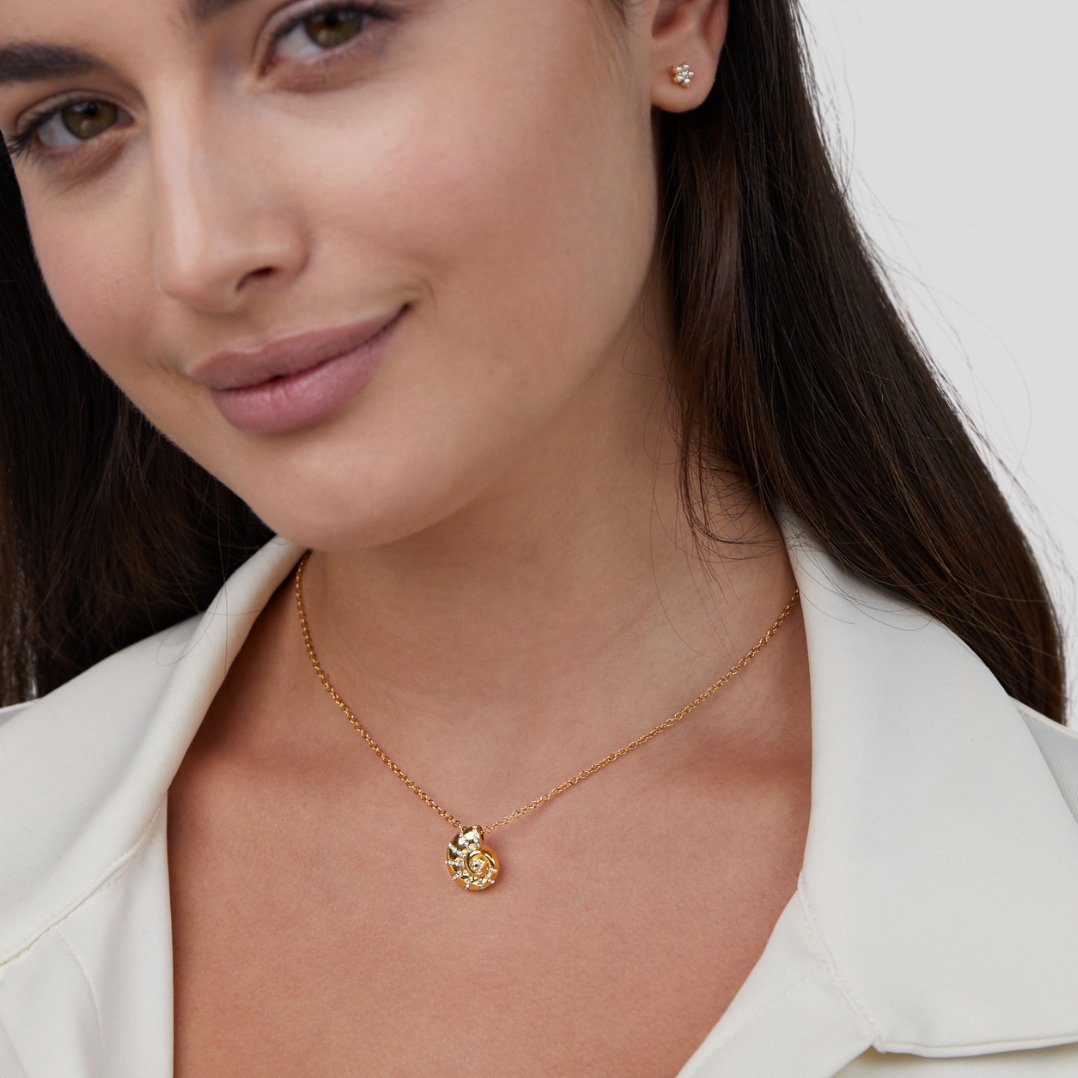Collar con Colgante de Cristal con Forma de Concha
