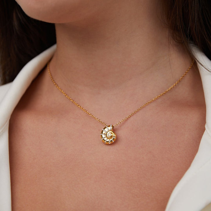Collar con Colgante de Cristal con Forma de Concha