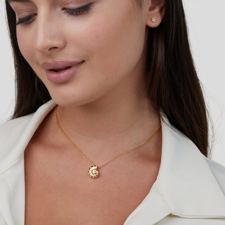Collar con Colgante de Cristal con Forma de Concha