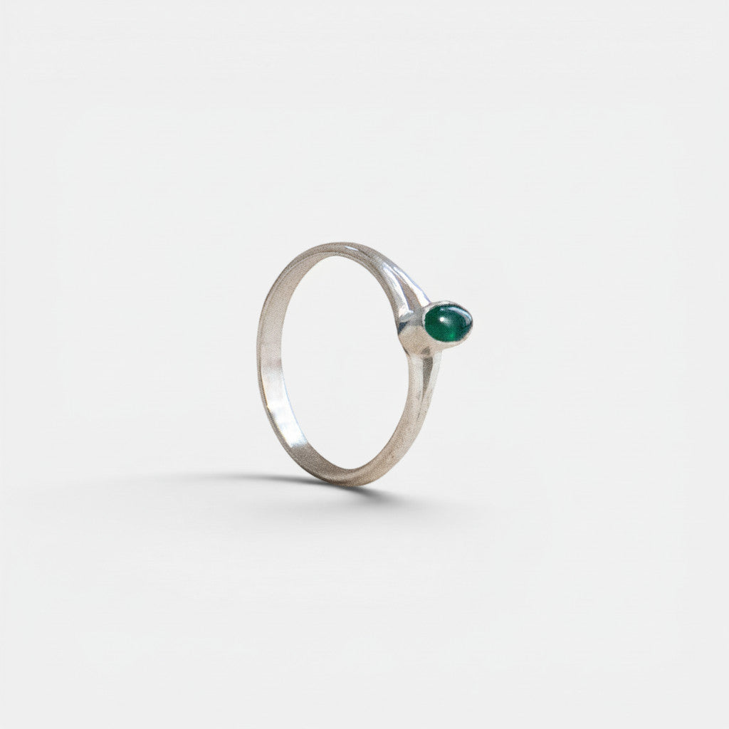Anillo pequeño de ónice verde con piedra ovalada en plata esterlina 925, hecho a mano
