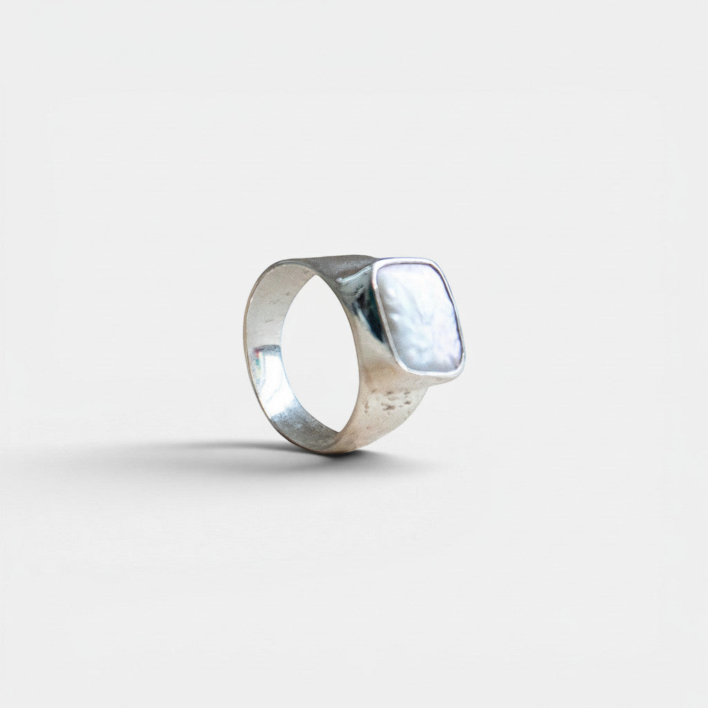 Anillo de sello ancho y cuadrado en plata esterlina 925 con perla de agua dulce natural