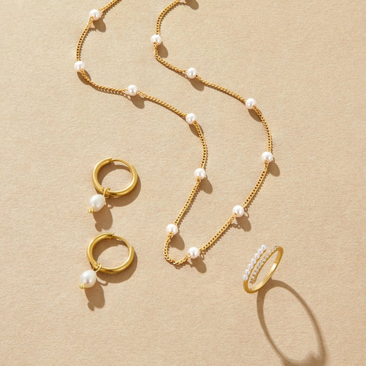 Collar de Perlas y Oro Intemporal
