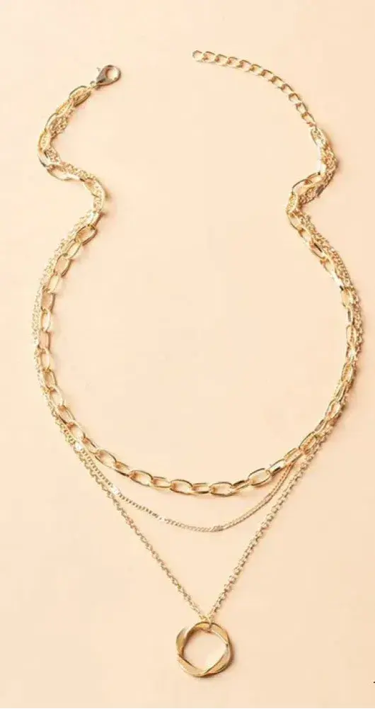 Collar de oro clásico con colgante
