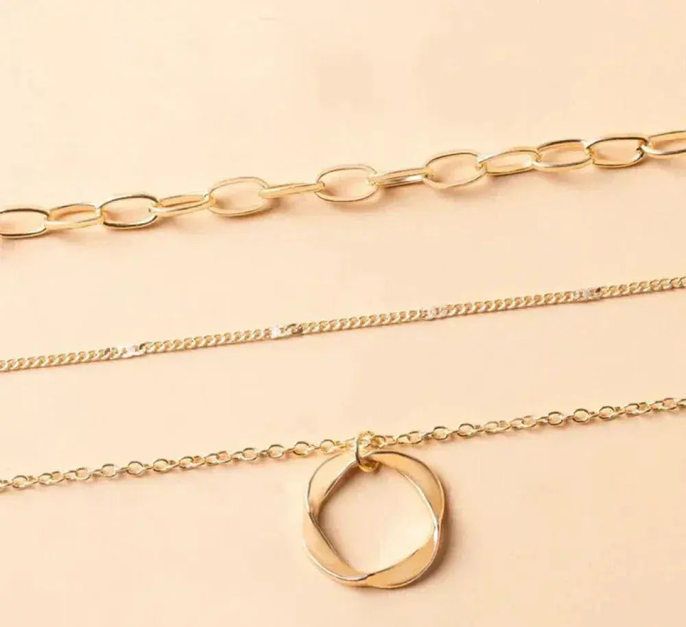 Collar de oro clásico con colgante