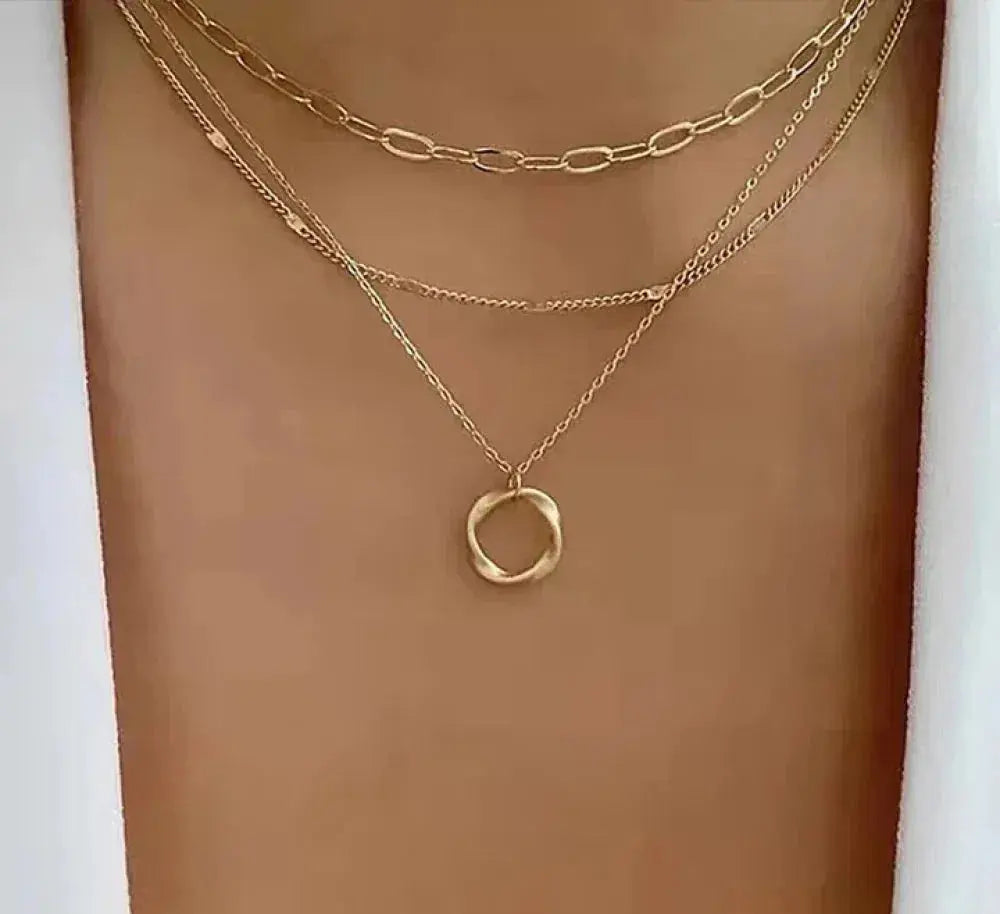 Collar de oro clásico con colgante